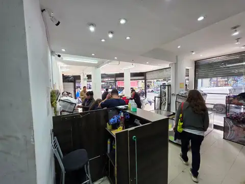 Local en venta en microcentro de 180 metros excelente zona centrica.