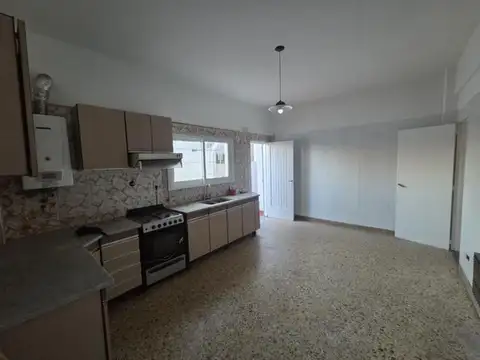 DEPARTAMENTO 3 AMB 1ER PISO CON BALCON A 300M ESTACION BOSC