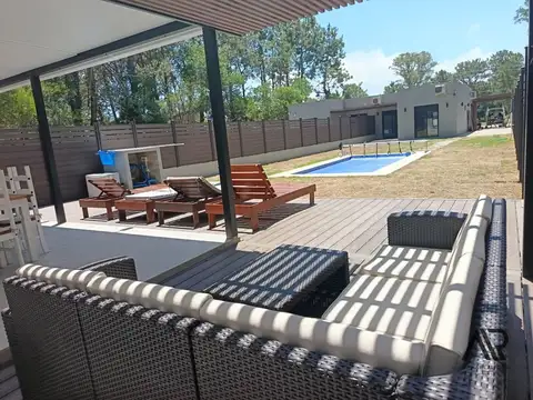 Casa en venta c/ cochera en Piriápolis