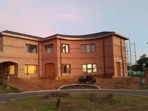 Casa en Alquiler de 5 dormitorios