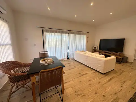 Casa 2 ambientes con 3 baños
