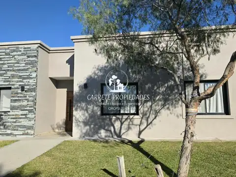 Imperdible Casa en venta  y pileta. Barrio Santa Elena. Pilar 100