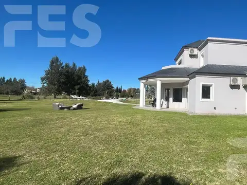Casa 4 ambientes con 4 baños