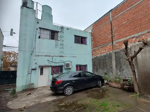 Casa 6 ambientes con 2 baños