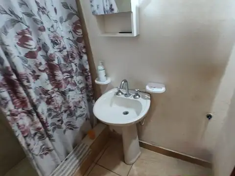 Venta casa de 6 amb.entrada auto y amplio terreno