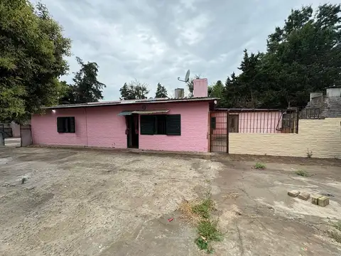Monseñor Miguel de Andrea 400