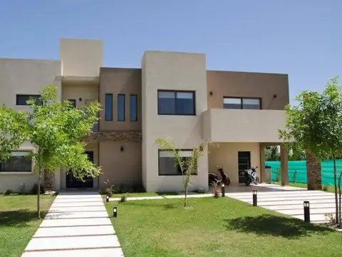 Casa en alquiler 6 ambientes en Terravista 