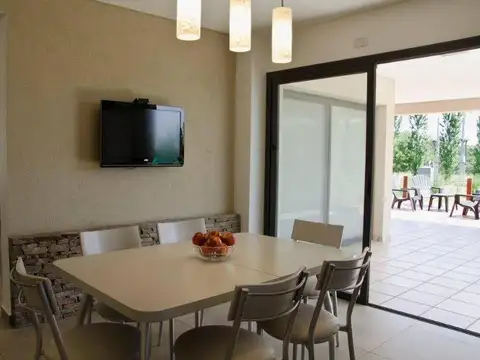 Casa 5 ambientes con 3 baños