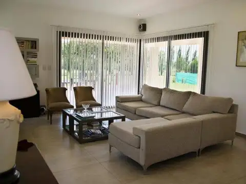 Casa en Alquiler de 4 dormitorios