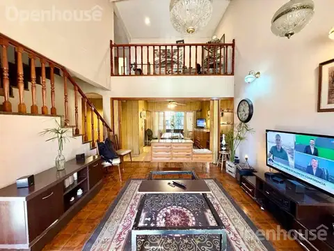 Casa en Venta con 3 cocheras
