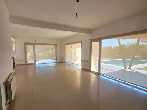 Casa en Alquiler de 4 dormitorios