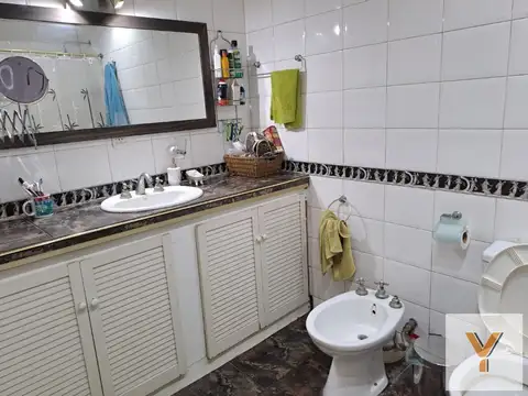 Casa 5 ambientes con 2 baños