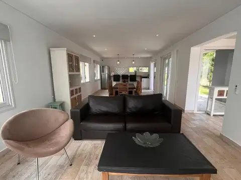 Casa 5 ambientes con 3 baños