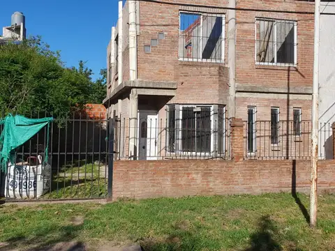 Lote en PH con mejoras, 10 x 10 