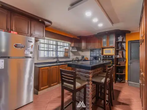 Casa 6 ambientes con 1 baño