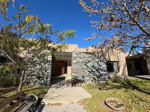 Casa en una planta en B°Cdo BsAs Village, Bella Vista