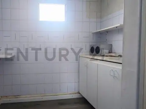 Casa 3 Dormitorios c/ Consultorio en Los Hornos.