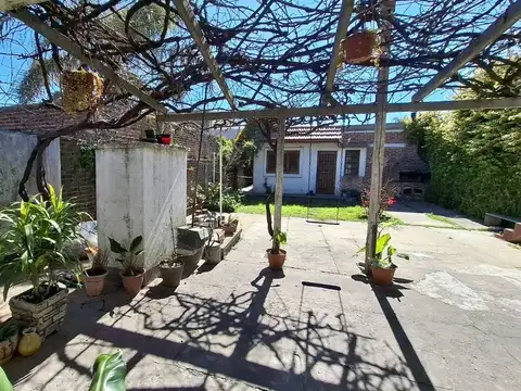 VENTA CASA 4 AMBIENTES COCHERA  WILDE AVELLANEDA