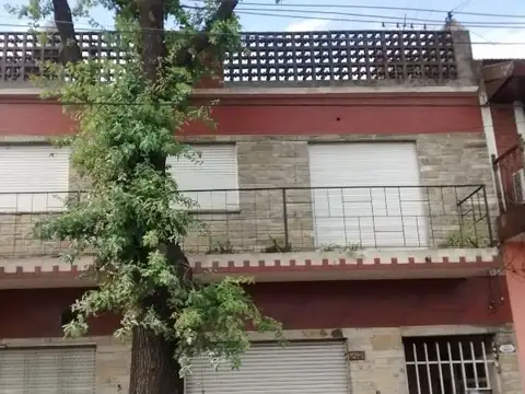 AMPLIO DEPATAMENTO EN PLANTA ALTA Y LOCAL CON HABITACION EN PLANTA BAJA apto crédito