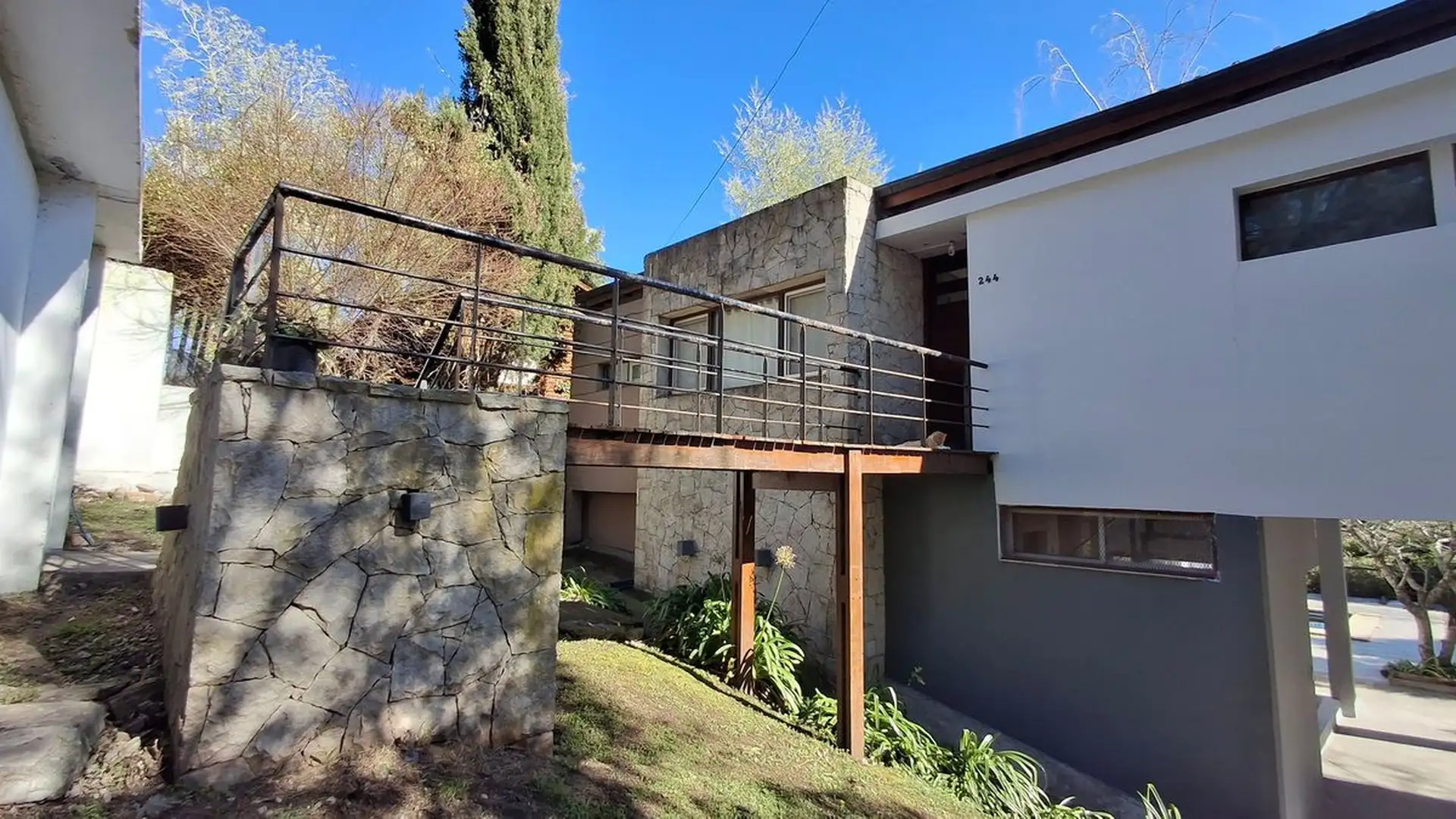 VENTA CASA CON PILETA SIERRA DE LOS PADRES