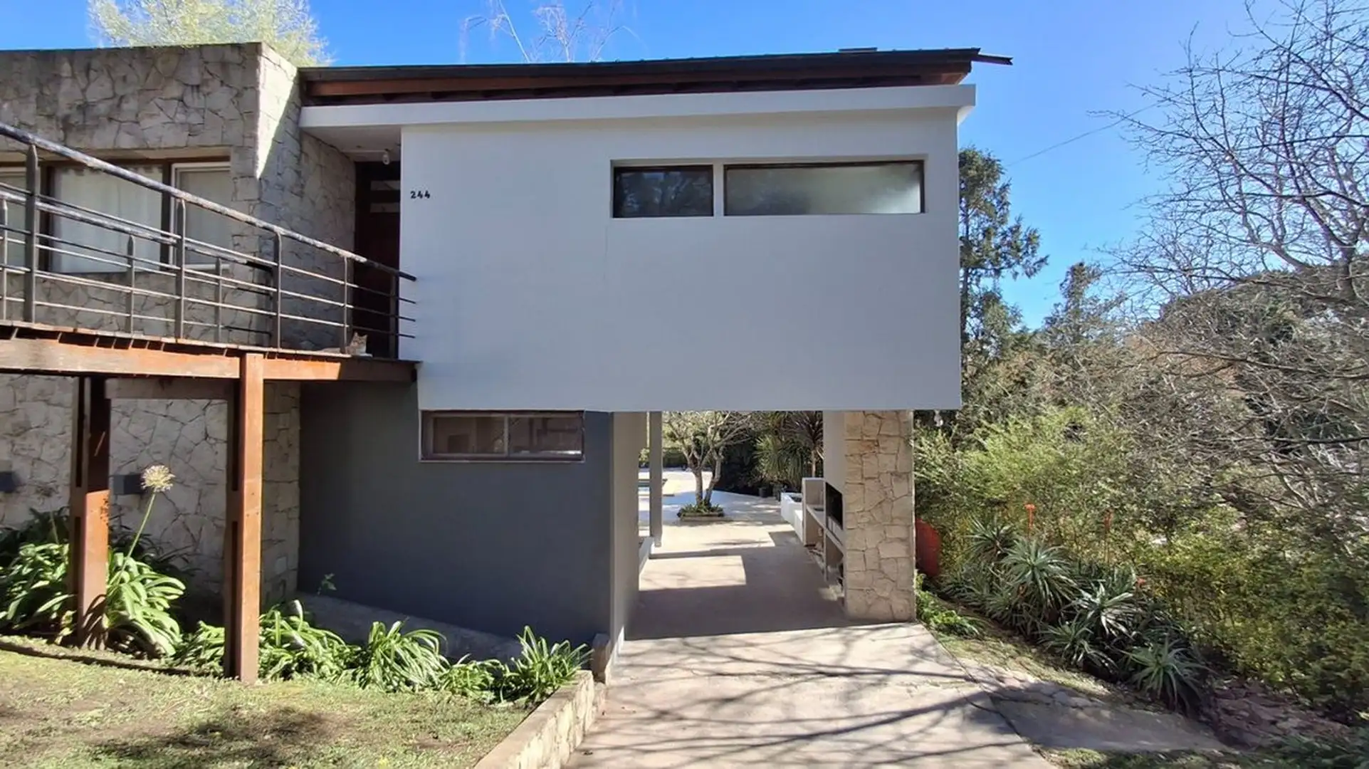 VENTA CASA CON PILETA SIERRA DE LOS PADRES