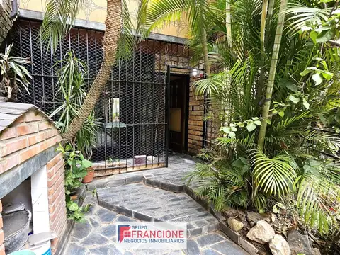 Depto Tipo Casa en Venta con 2 cocheras
