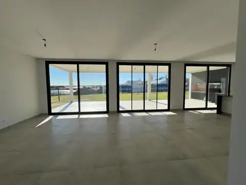 Av De Los Lagos
