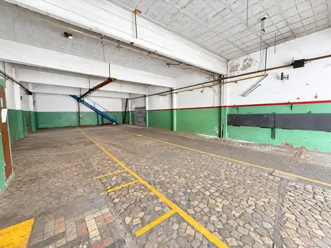 Galpón 500 m² sobre Av. Ader con oficinas y entrada camión