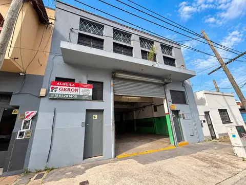 Galpón 500 m² sobre Av. Ader con oficinas y entrada camión
