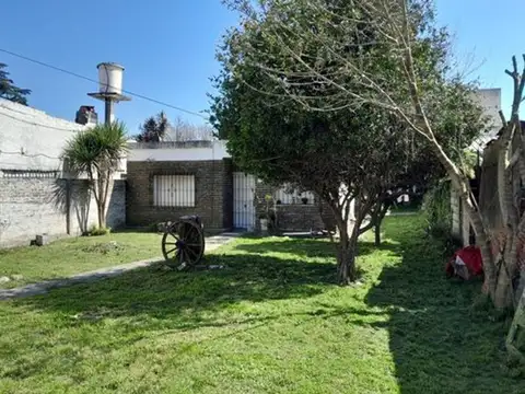 CASA 3 AMB EN VENTA CON JARDIN EN LONGCHAMPS