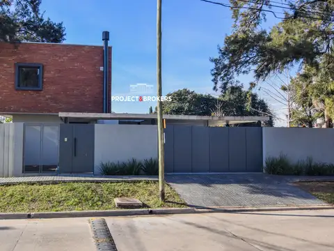 Casa en Venta con 2 cocheras