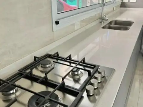 Casa 5 ambientes con 4 baños