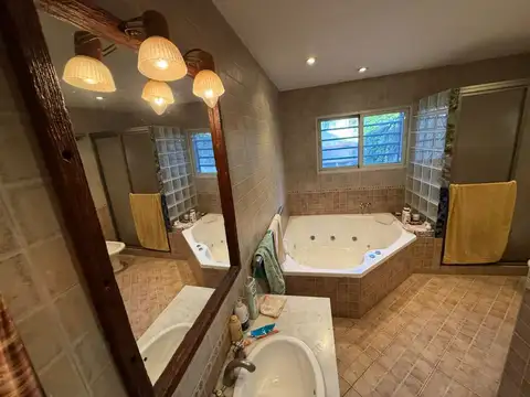 Casa 4 ambientes con 3 baños