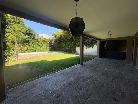Casa en venta - Santa Rita - Boulogne - San Isidro - 4 dormitorios