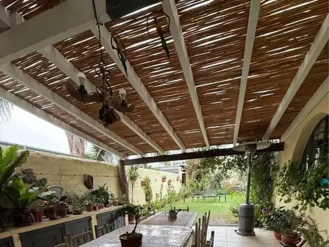 Casa 5 ambientes con 2 baños