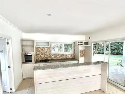 Casa en Alquiler en Rumenco, USD 2.100