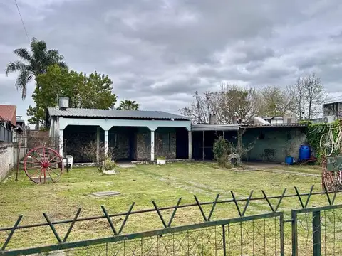 VENTA CASA COSTANERA CON JARDÍN