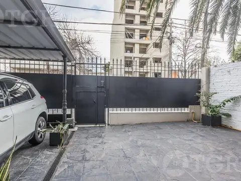 Casa con 4 ambientes con quincho, pileta y jardín en Santos Lugares