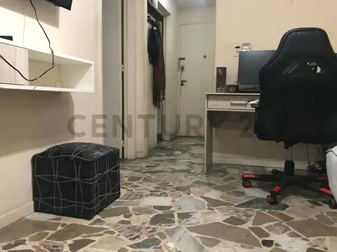 COMBATE DE LOS POZOS 700, Piso 5