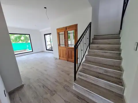 Casa 5 ambientes con 4 baños