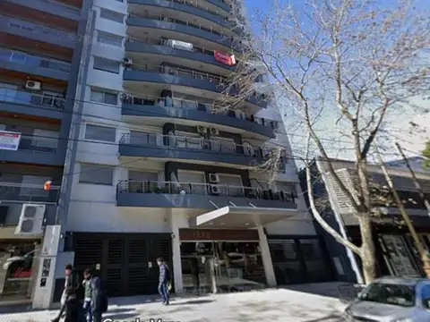 Departamento de 2 amb. al fte c/ balcón, edif. c/amenities