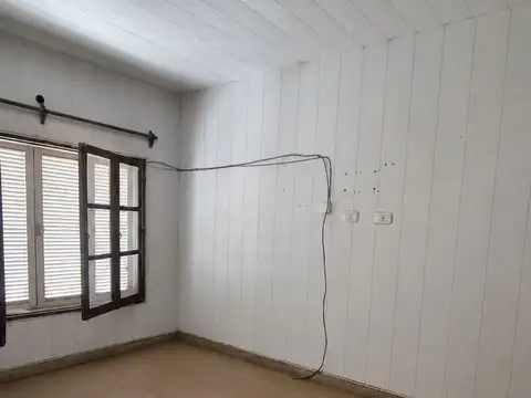 Casa 5 ambientes con 1 baño