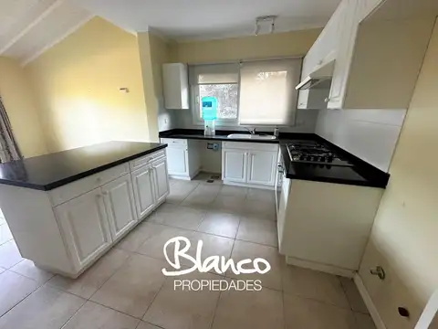 Casa 4 ambientes con 4 baños