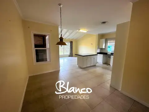 Casa en Venta con 3 cocheras