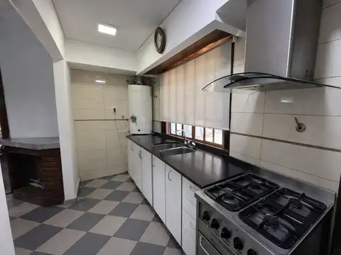 CHALET 4 AMBIENTES EN VENTA LOMAS DE ZAMORA CENTRO