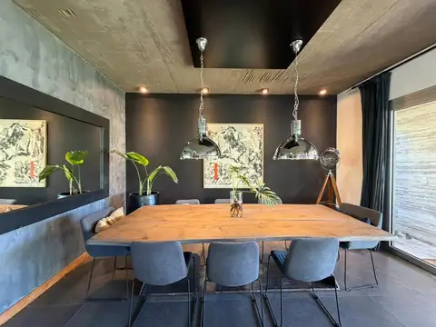 Casa en Venta con 3 cocheras