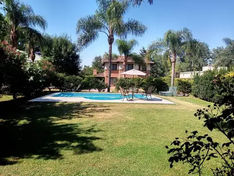 Casa en Venta con 2 cocheras