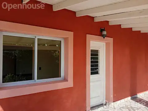 Casa en Alquiler con 3 cocheras