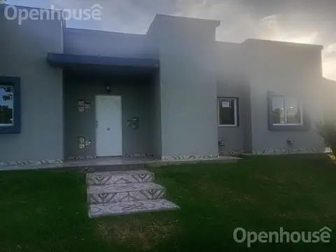 Casa 4 ambientes con 2 baños