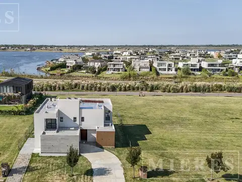 Casa en venta sobre lote interno Puertos Barrio Riberas